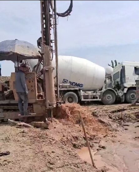 张湾区岩石井施工